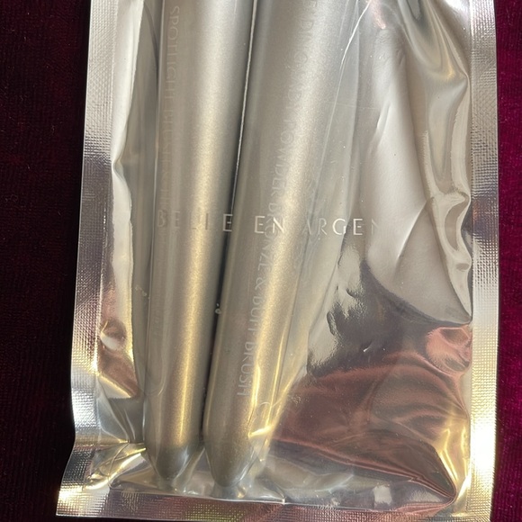 Belle En Argent Powder Bronze and Spotlight Blush Brushes - Picture 2 of 3